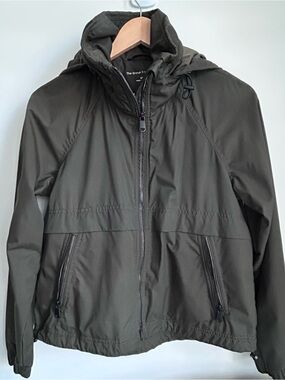 Aritzia The Group BABATON  Lightweight Anorak Jacket - Dark Green